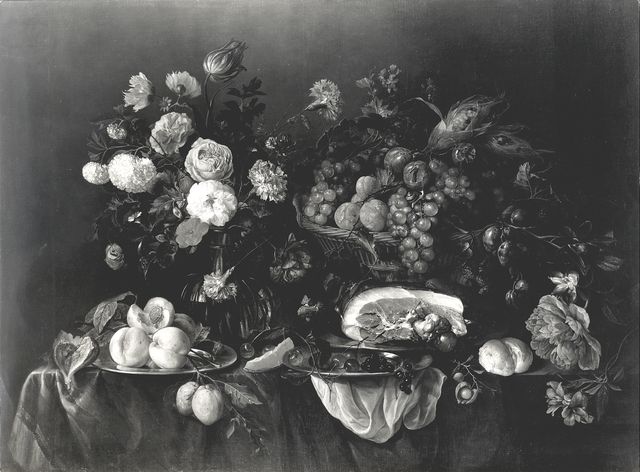 Anonimo — Jan Davidsz. de Heem - sec. XVII - Natura morta con cesto di frutta, vaso di fiori, piatto di pesche e prosciutto — insieme